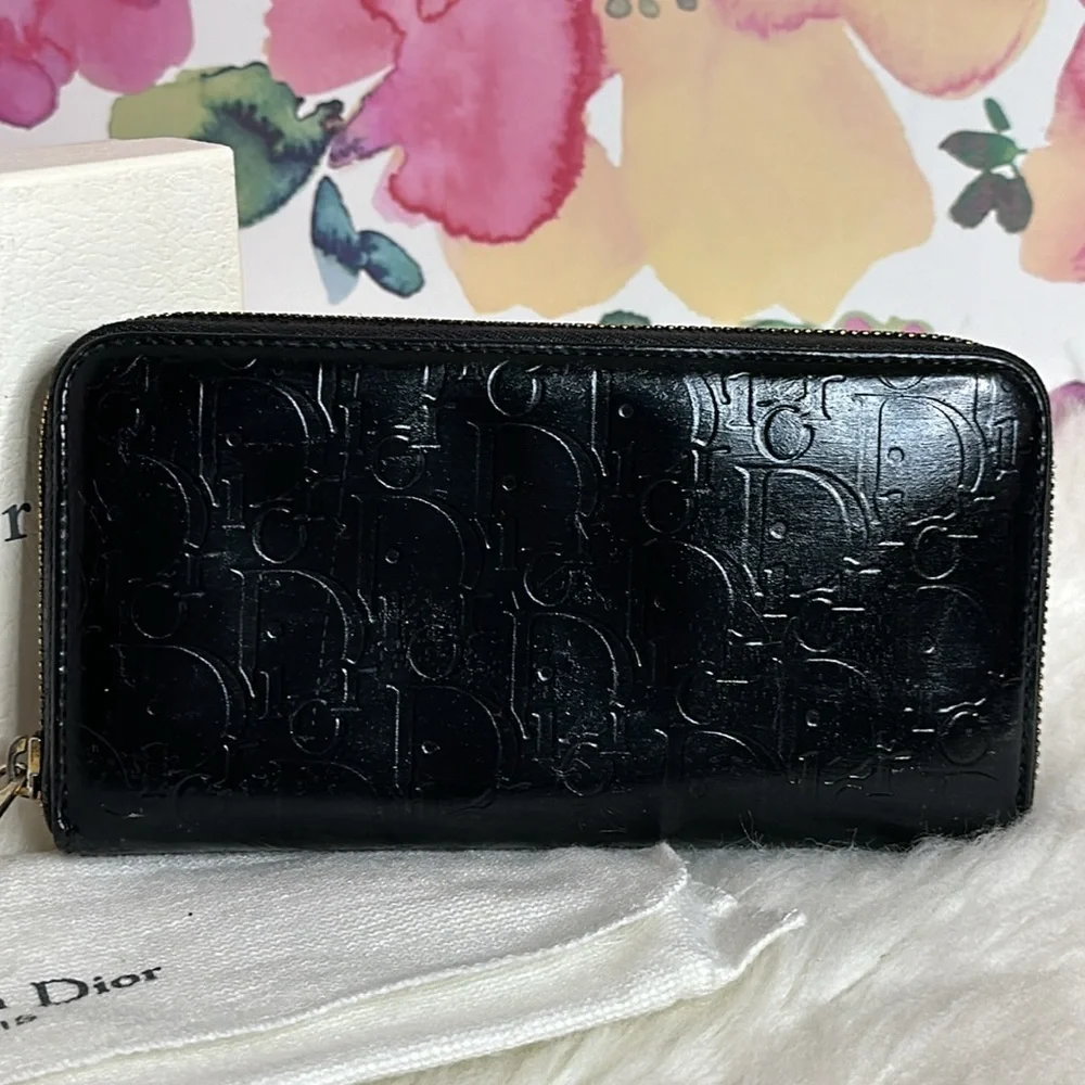 💯Authentic Dior Black Embossed Wallet🍀